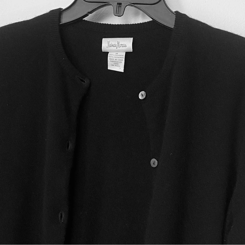 Neiman Marcus Black 100% Cashmere Cardigan Sz M - Picture 3 of 8
